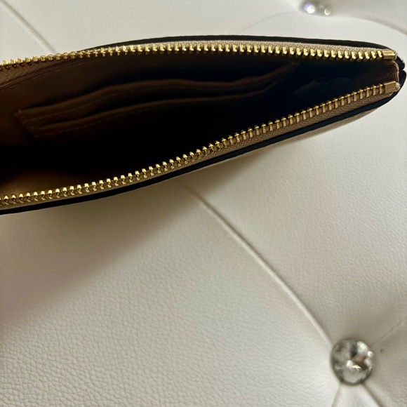 NEW Coach Signature Coated Canvas Heart Print Corner Zip Wristlet - Picture 6 of 15